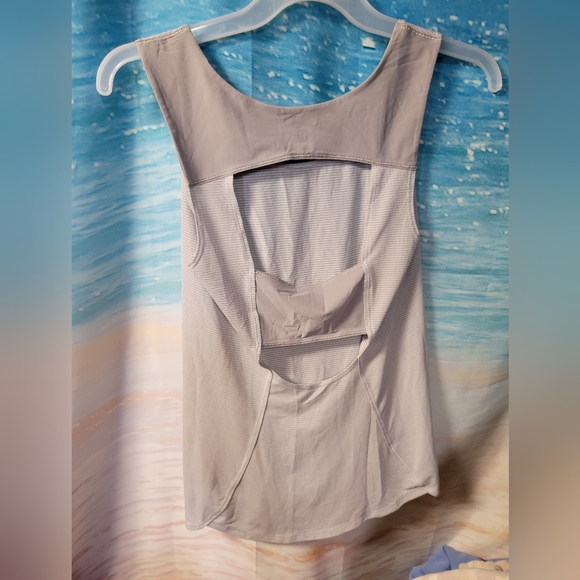 Lululemon Run Righteous Tank Sz 4 Gray Striped Open Back - Picture 3 of 4